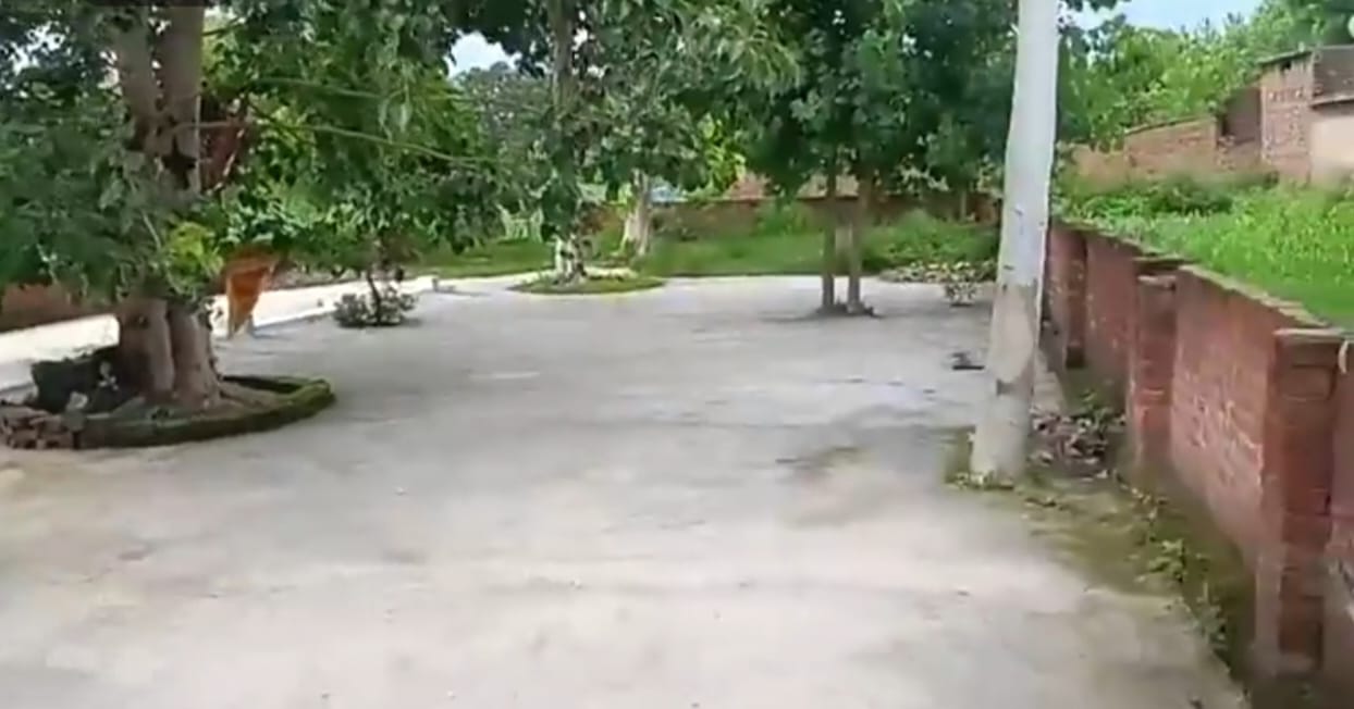 मुस्लिम समाज ने अपने खेत से दिया देव स्थान को रास्ता..