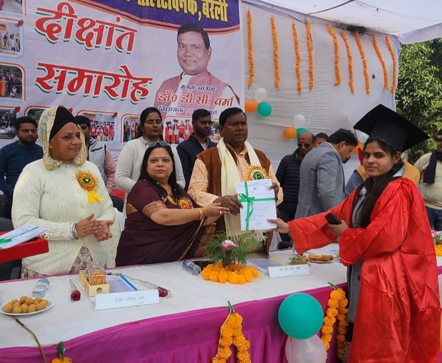 यूपी दिवस के उपलक्ष्य में राजकीय महिला पॉलिटेक्निक में  दीक्षांत समारोह का आयोजन किया गया..