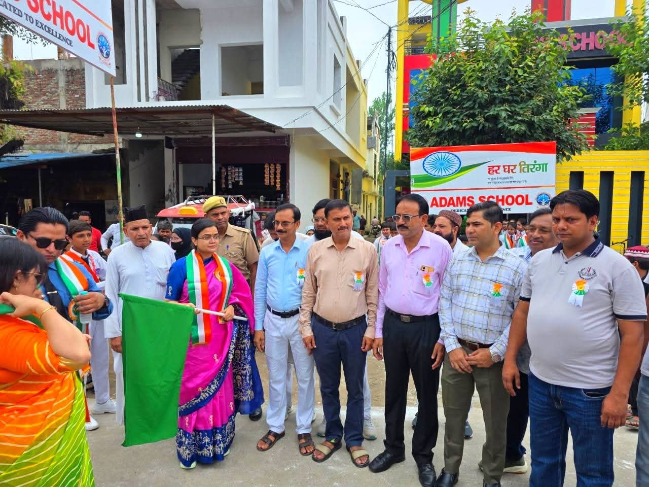व्यापार मंडल ने निकाली तिरंगा यात्रा, एसडीएम ने हरी झंडी दिखाकर किया रवाना..