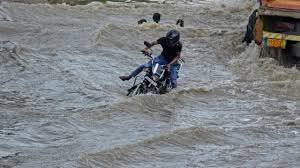 पिछले कई महीने से लगातार हो रही भारी बारिश पूरे देश में त्राहि त्राहि के हालात पर वरिष्ठ पत्रकार का लेख...